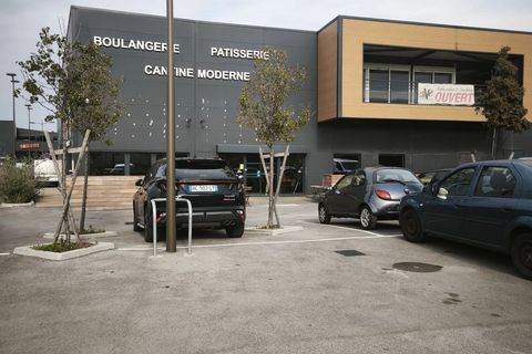 Erhvervsejendom i Marignane, Bouches-du-Rhone, Marignane - € 7.550.000 | Ref: 11875 - foto 2
