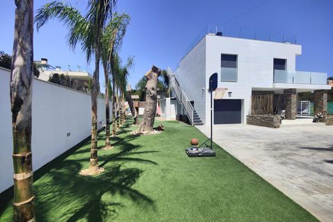 Villa a Cabo Roig, Alicante, Cabo Roig - € 1.559.900 | Ref: MLSC5943236/13477 - foto 4