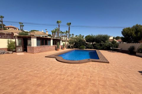 Villa a Torrevieja, Alicante, Torrevieja - € 930.000 | Ref: MLSC2415446/13477 - foto 2