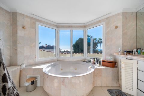 Villa a Elviria, Malaga, Elviria - € 1.400.000 | Ref: R5229427 - foto 13