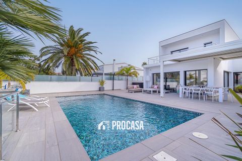 Villa i Empuriabrava, Gerona, Empuriabrava - € 1.259.000 | Ref: 4060 - foto 1