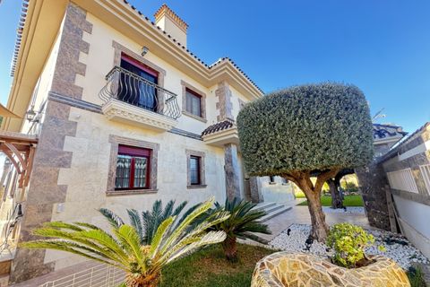 Villa i Cabo Roig, Alicante, Cabo Roig - € 1.700.000 | Ref: 749925 - foto 7