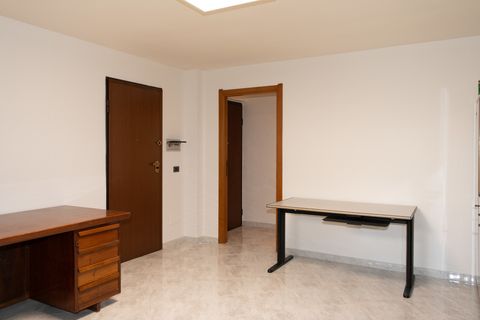 L'establiment comercial a Cagliari, Cagliari, Cagliari - € 200.000 | Ref: 1429 - foto 9