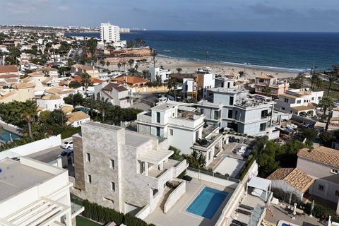 Villa i La Zenia, Alicante, La Zenia - € 1.500.000 | Ref: AG19MLSC7131862 - foto 45