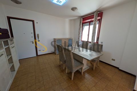 Apartament a Modena, Modena, Modena - € 700/mes | Ref: 2521A - foto 3