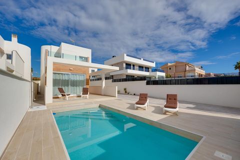 Villa i Torrevieja, Alicante, Torrevieja - € 650.000 | Ref: AGUANOVA - foto 1