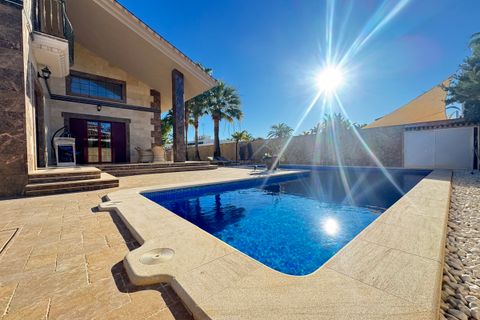 Villa a Cabo Roig, Alicante, Cabo Roig - € 1.700.000 | Ref: 2-16091/72737 - foto 3