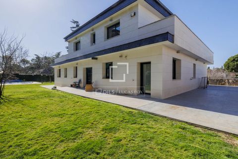 Villa i Boadilla Del Monte, Madrid, Boadilla Del Monte - € 3.195.000 | Ref: POZ65299 - foto 1