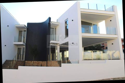 Villa en Lagos, Faro, Lagos - € 1.750.000 | Ref: M0220 - photo 1