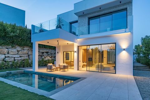 Haus in Estepona, Malaga, Estepona - € 1.695.000 | Ref: CC57168998 - Foto 1