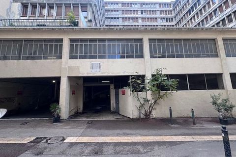 Garage i Marseille, Bouches-du-Rhone, Marseille - € 1.510.000 | Ref: 736P-WXB-VKY - foto 1