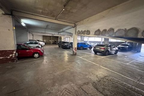 Garage i Marseille, Bouches-du-Rhone, Marseille - € 1.510.000 | Ref: 736P-WXB-VKY - foto 4