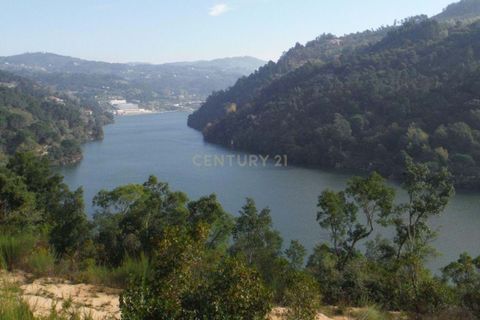 Helårsgrund i Penhalonga e Pacos de Gaiolo, Porto, Penhalonga e Pacos de Gaiolo - € 600.000 | Ref: C0471-00391 - foto 1