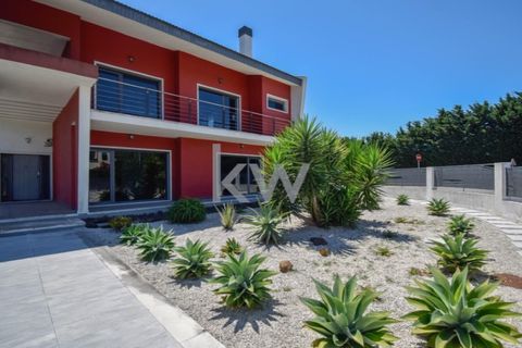 Villa i Carnaxide, Lisbon, Carnaxide - € 2.000.000 | Ref: KWPT-003774 - foto 1