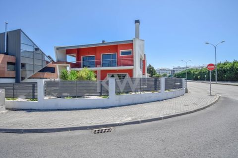 Villa i Carnaxide, Lisbon, Carnaxide - € 2.000.000 | Ref: KWPT-003774 - foto 3