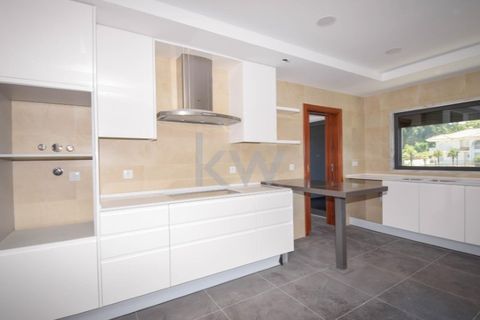 Villa i Carnaxide, Lisbon, Carnaxide - € 2.000.000 | Ref: KWPT-003774 - foto 22