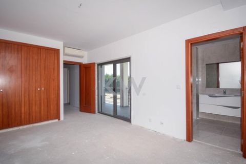 Villa i Carnaxide, Lisbon, Carnaxide - € 2.000.000 | Ref: KWPT-003774 - foto 36