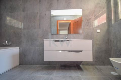 Villa i Carnaxide, Lisbon, Carnaxide - € 2.000.000 | Ref: KWPT-003774 - foto 40