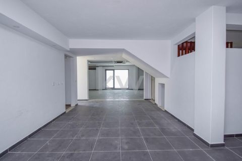 Villa i Carnaxide, Lisbon, Carnaxide - € 2.000.000 | Ref: KWPT-003774 - foto 49