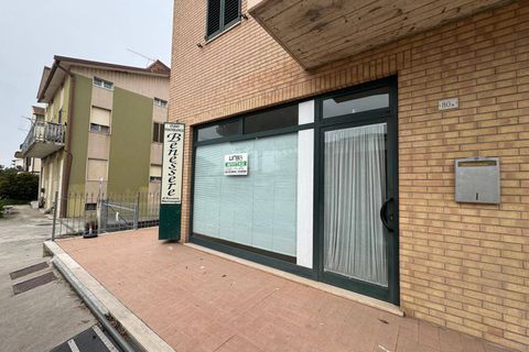 L'establiment comercial a Fermo, Fermo, Fermo - € 600/mes | Ref: AA412 - foto 11