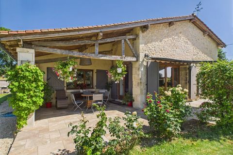 Villa i Aubeterre-sur-Dronne, Charente, Aubeterre-sur-Dronne - € 475.000 | Ref: BVI79706 - foto 1