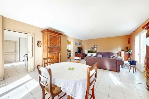 Villa en Saintes, Charente-Maritime, Saintes - € 329.000 | Ref: DOM15571 - photo 2