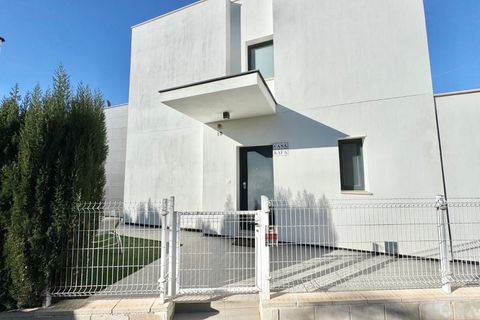 Villa a Torrevieja, Alicante, Torrevieja - € 2.700/mes | Ref: RENT-4173L - foto 3