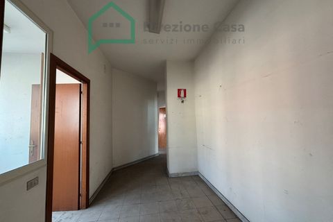 Erhvervsejendom i Naples, Naples, Naples - € 139.000 | Ref: VIA G.PALMIERI - foto 3