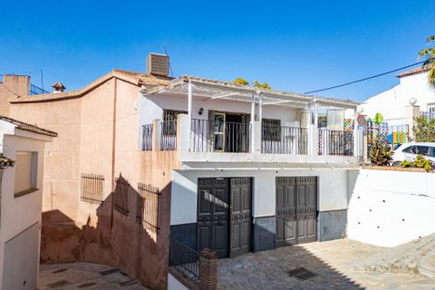 Town house in Riogordo, Malaga - photo 3