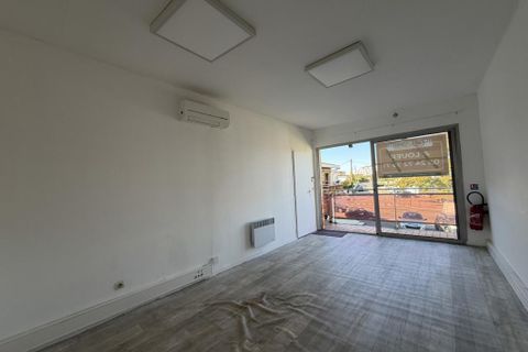 Erhvervsejendom i Cenon, Gironde, Cenon - € 119.000 | Ref: 7218784 - foto 1