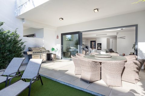Rækkehus i Estepona, Malaga, Estepona - € 899.000 | Ref: R5161600 - foto 2