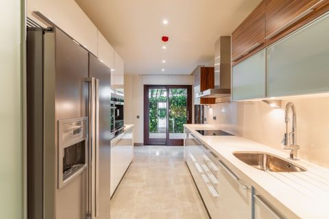 Lejlighed i Estepona, Malaga, Estepona - € 1.300.000 | Ref: R5255593 - foto 2