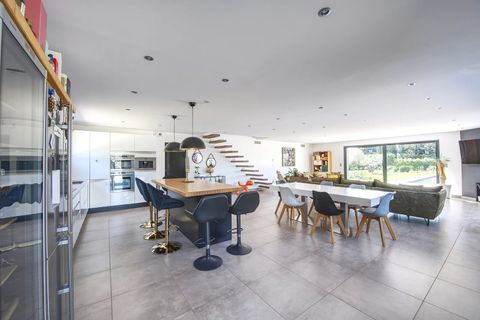 Villa a Eyguières, Bouches-du-Rhone, Eyguières - € 1.550.000 | Ref: HH-16021825 - foto 23