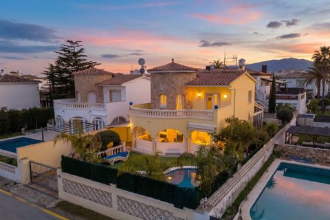 Villa i Empuriabrava, Gerona, Empuriabrava - € 525.000 | Ref: W-047YS6 - foto 1