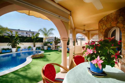 Villa i Empuriabrava, Gerona, Empuriabrava - € 525.000 | Ref: W-047YS6 - foto 6