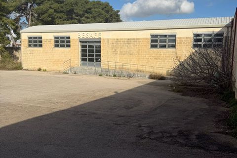 L'establiment comercial a Lecce, Lecce, Lecce - € 3.000/mes | Ref: 3000LEQUILE - foto 3