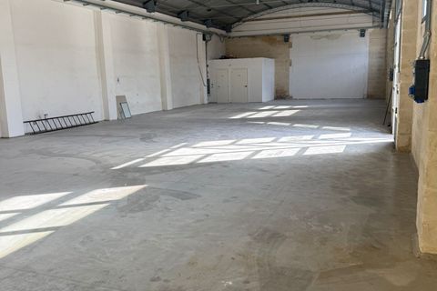 L'establiment comercial a Lecce, Lecce, Lecce - € 3.000/mes | Ref: 3000LEQUILE - foto 8