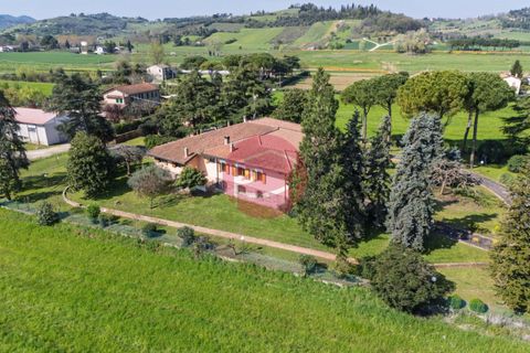 Villa a Cesena, Forli-Cesena, Cesena - € 1.200.000 | Ref: G-C2-037 - foto 2