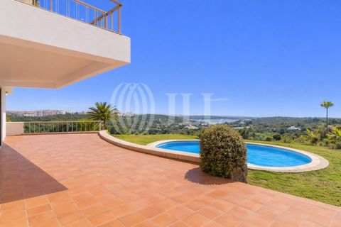 Villa i Carnaxide, Lisbon, Carnaxide - € 3.000.000 | Ref: 91894 - foto 1