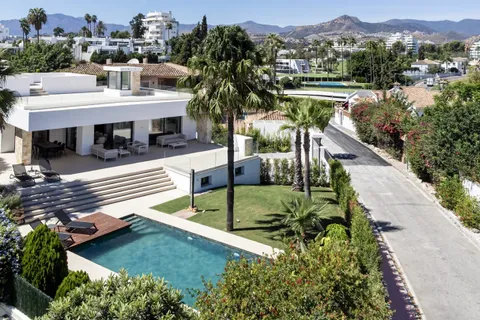 Villa em Marbella, Malaga, Marbella - € 3.580.000 | Ref: NFVillaGuadalmina - foto 1