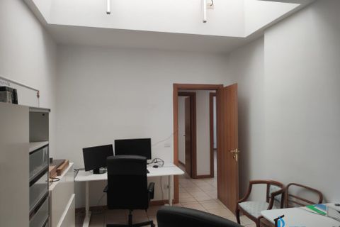 L'establiment comercial a Terni, Terni, Terni - € 650/mes | Ref: ENF-1919 - foto 12
