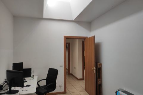 L'establiment comercial a Terni, Terni, Terni - € 650/mes | Ref: ENF-1919 - foto 20