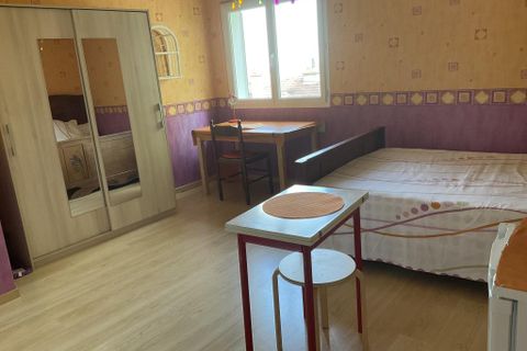 Studio in Dijon, Cote-d'Or, Dijon - € 360/month | Ref: 747827 - photo 1