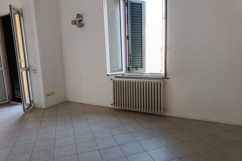 L'establiment comercial a Pontedera, Pisa, Pontedera - € 700/mes | Ref: DV2026002 - foto 3