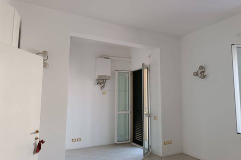 L'establiment comercial a Pontedera, Pisa, Pontedera - € 700/mes | Ref: DV2026002 - foto 4