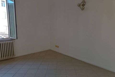 L'establiment comercial a Pontedera, Pisa, Pontedera - € 700/mes | Ref: DV2026002 - foto 6
