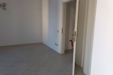 L'establiment comercial a Pontedera, Pisa, Pontedera - € 700/mes | Ref: DV2026002 - foto 7
