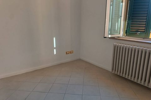 L'establiment comercial a Pontedera, Pisa, Pontedera - € 700/mes | Ref: DV2026002 - foto 8