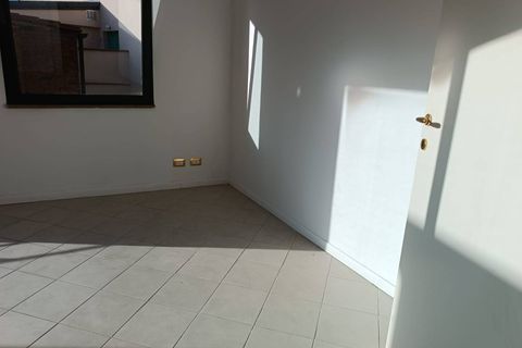 L'establiment comercial a Pontedera, Pisa, Pontedera - € 700/mes | Ref: DV2026002 - foto 13