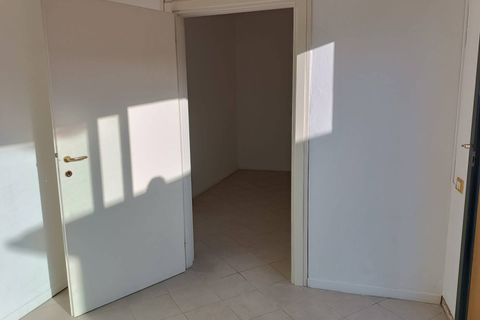 L'establiment comercial a Pontedera, Pisa, Pontedera - € 700/mes | Ref: DV2026002 - foto 14